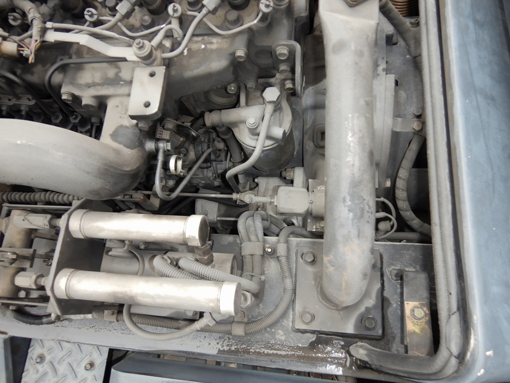 Cẩu lốp 10 tấn KATO KR10H-LII 2002